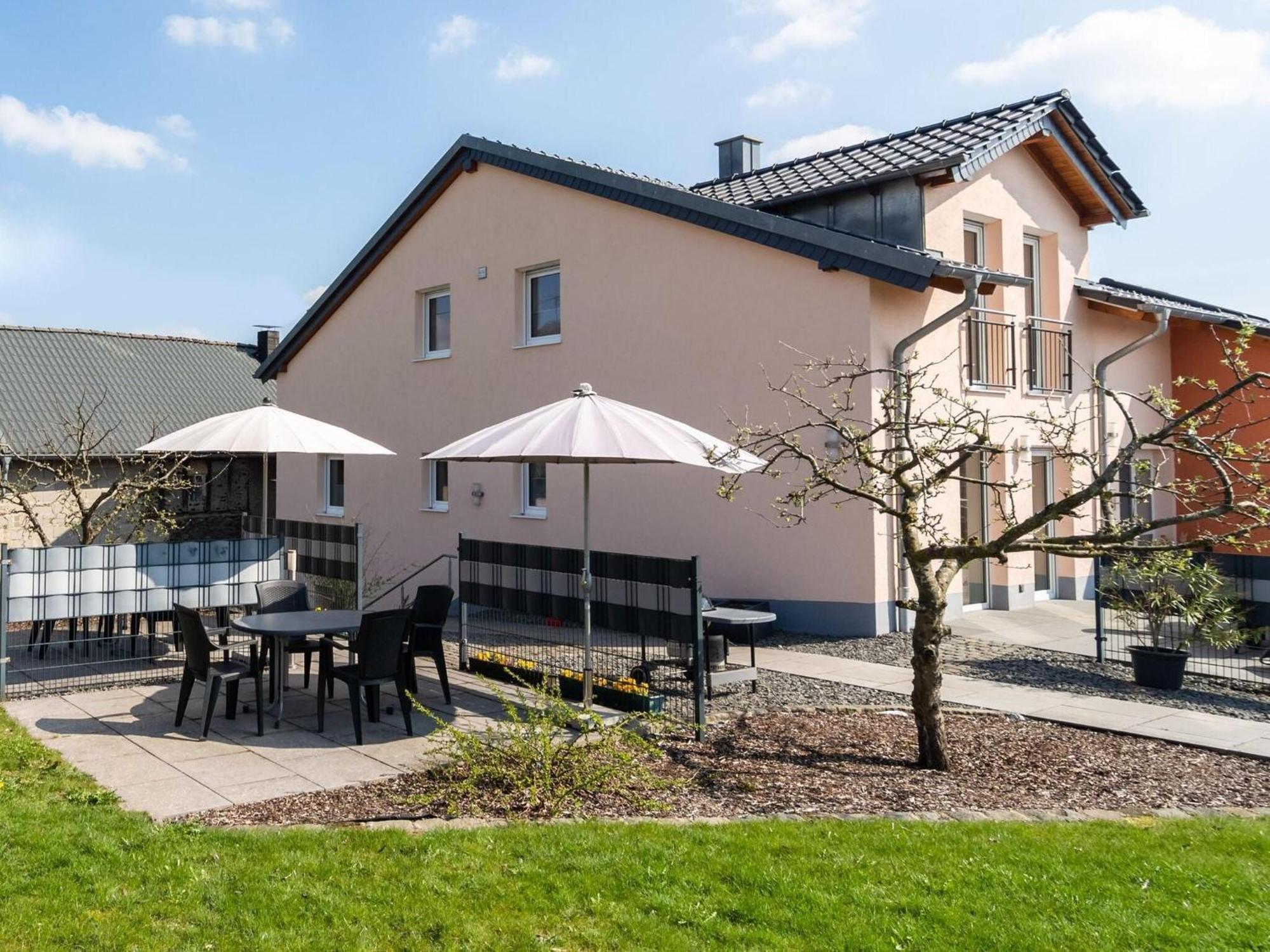 Lovely Modern Apartment With Private Terrace Ellscheid Zewnętrze zdjęcie