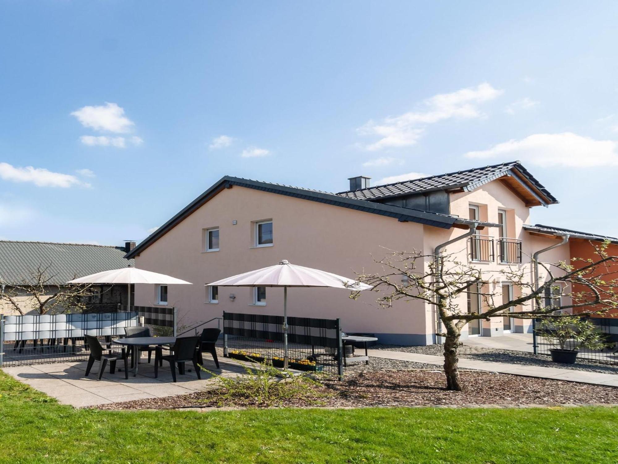 Lovely Modern Apartment With Private Terrace Ellscheid Zewnętrze zdjęcie